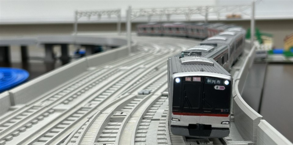 赤いアメーバの改造プラレール車両